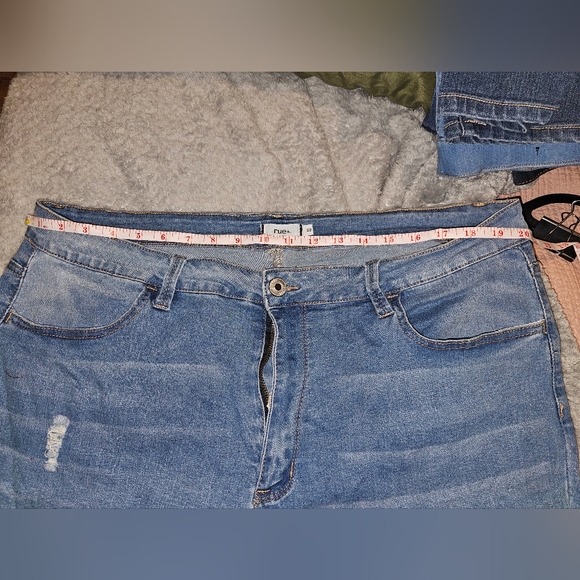 Stylish Distressed Blue Jeans - Picture 5 of 5